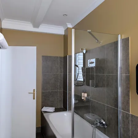 مدموزيل جوان ليه باه