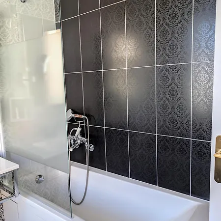 مدموزيل 4* جوان ليه باه