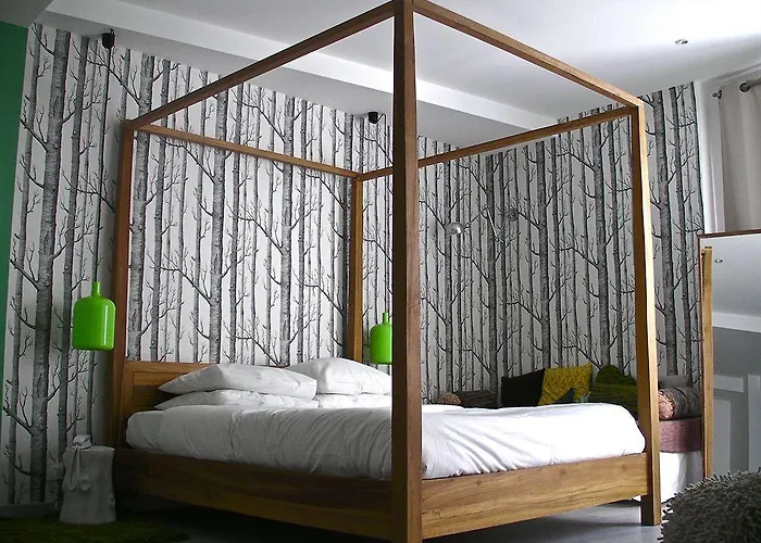 مدموزيل جوان ليه باه