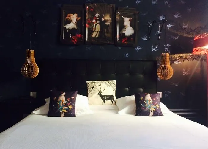 مدموزيل جوان ليه باه